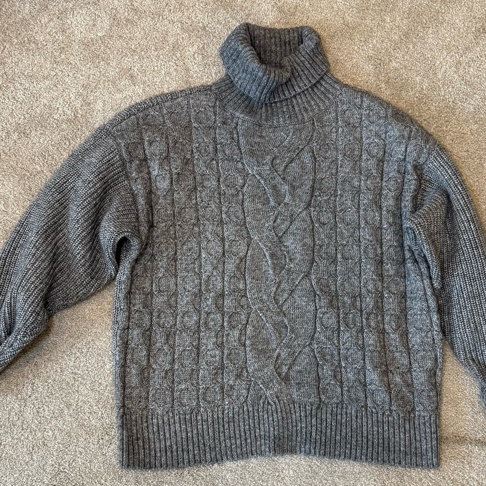 Alfani Gray Cable Knit Turtleneck Sweater Women’s Medium Soft Cozy Classic